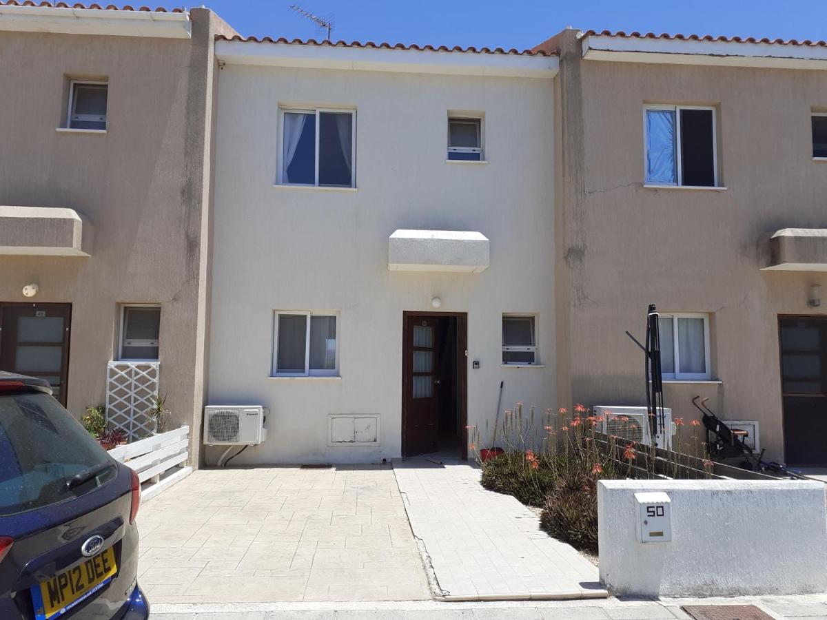 Beautiful 2-Bed House In Mandria Paphos Villa Buitenkant foto