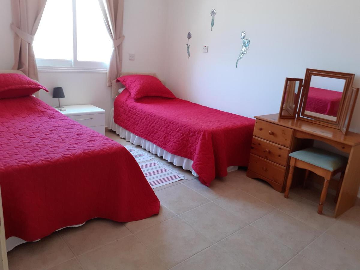 Beautiful 2-Bed House In Mandria Paphos Villa Buitenkant foto