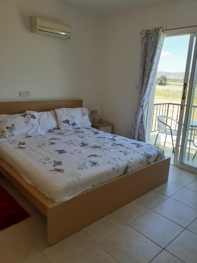 Beautiful 2-Bed House In Mandria Paphos Villa Buitenkant foto