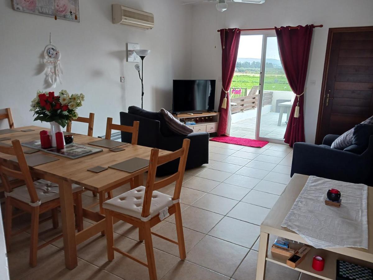 Beautiful 2-Bed House In Mandria Paphos Villa Buitenkant foto